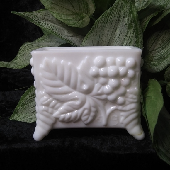 Unbranded Other - Oblong Milk Glass